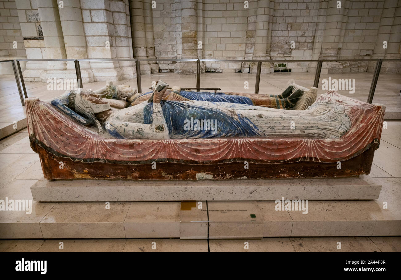 Effigie funéraire d'Aliénor d'Aquitaine et Henri II à l'abbaye de Fontevraud, Loire, France. Elle a été enterré à l'abbaye avec d'autres rois Plantagenêt et Banque D'Images