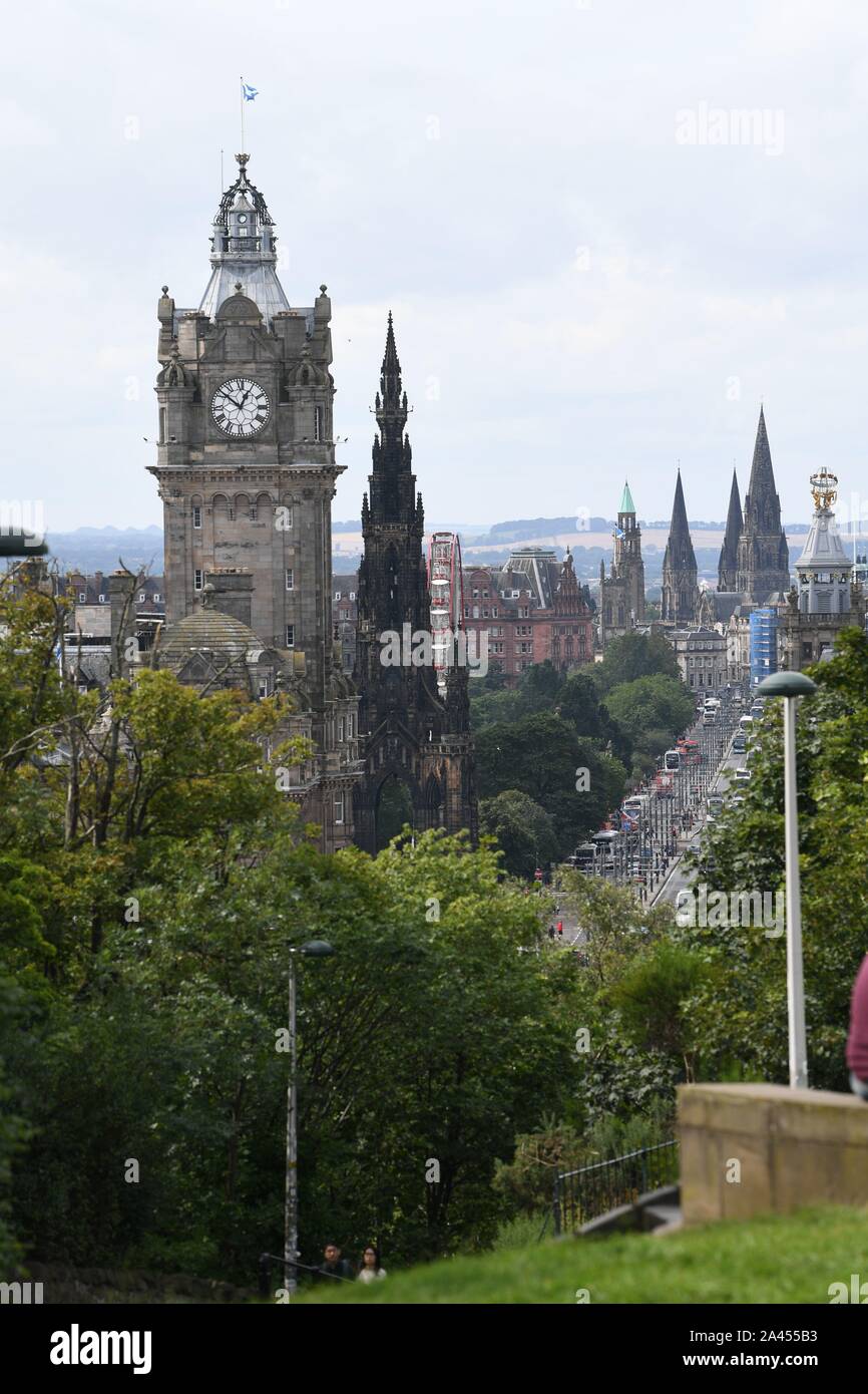 Une vue de Princess Street Edinburgh de Calton Hill. Banque D'Images