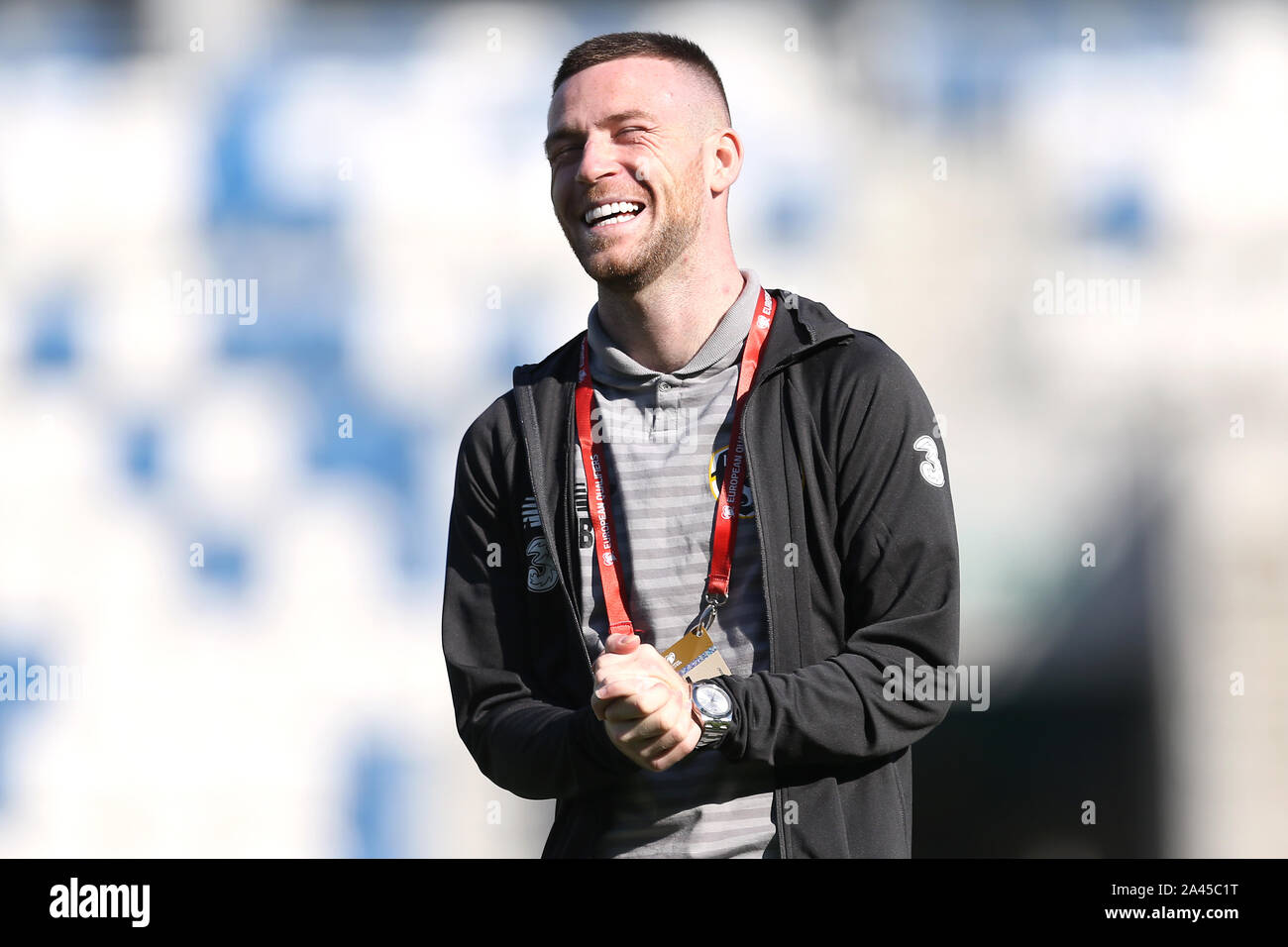 République d'Irlande's Jack Byrne inspecte le terrain avant l'UEFA Euro 2020 Groupe d match de qualification, à Boris Paichadze Stadium, Tbilissi. Banque D'Images