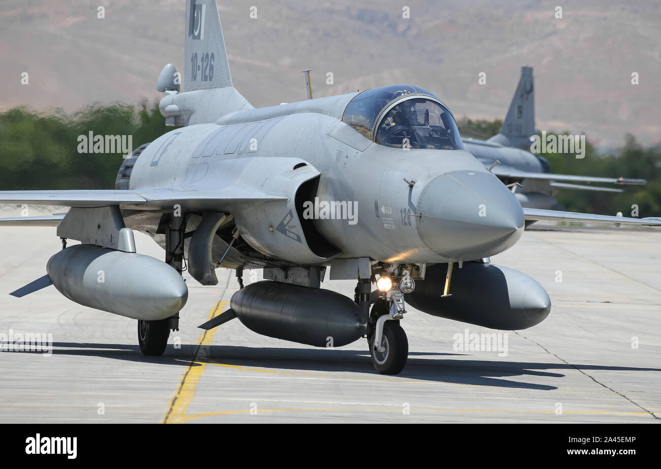 KONYA, TURQUIE - le 26 juin 2019 : de l'air pakistanaise Pakistan JF-17 Thunder taxi à l''aéroport de Konya lors d'Anatolian Eagle Air Force exercer Banque D'Images