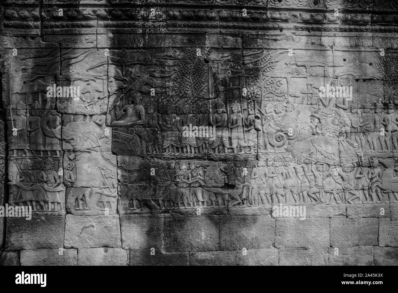 Mur de temple en ruines à Angkor, Cambodge Banque D'Images