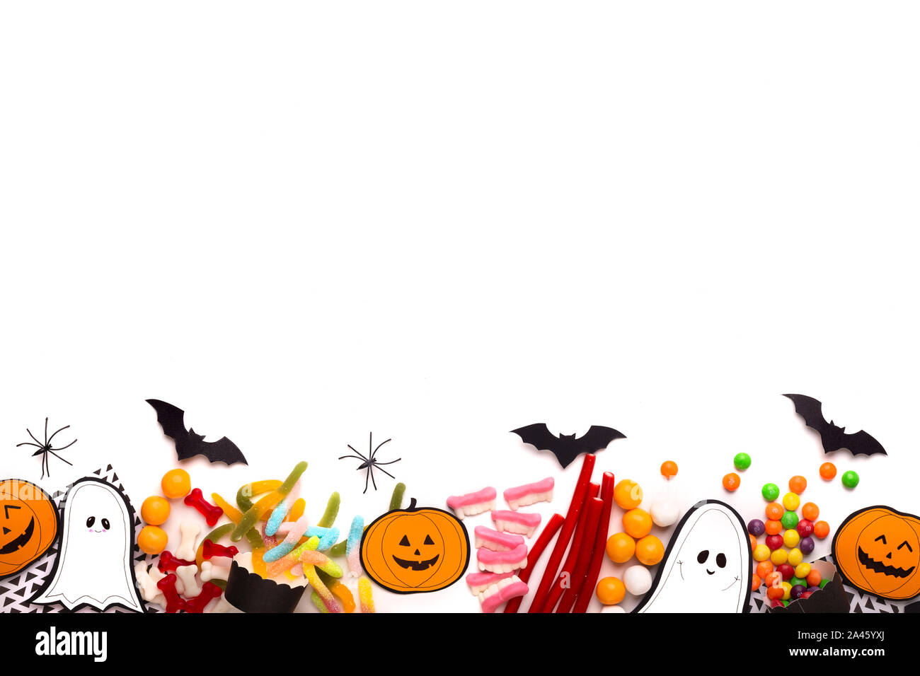 Bonbons Halloween party et du papier les chiffres de l'artisanat Banque D'Images