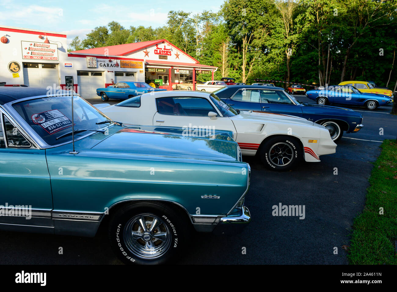 USA (New Jersey), concessionnaire de voitures classiques et de service, Ford Fairlane 1967 Banque D'Images