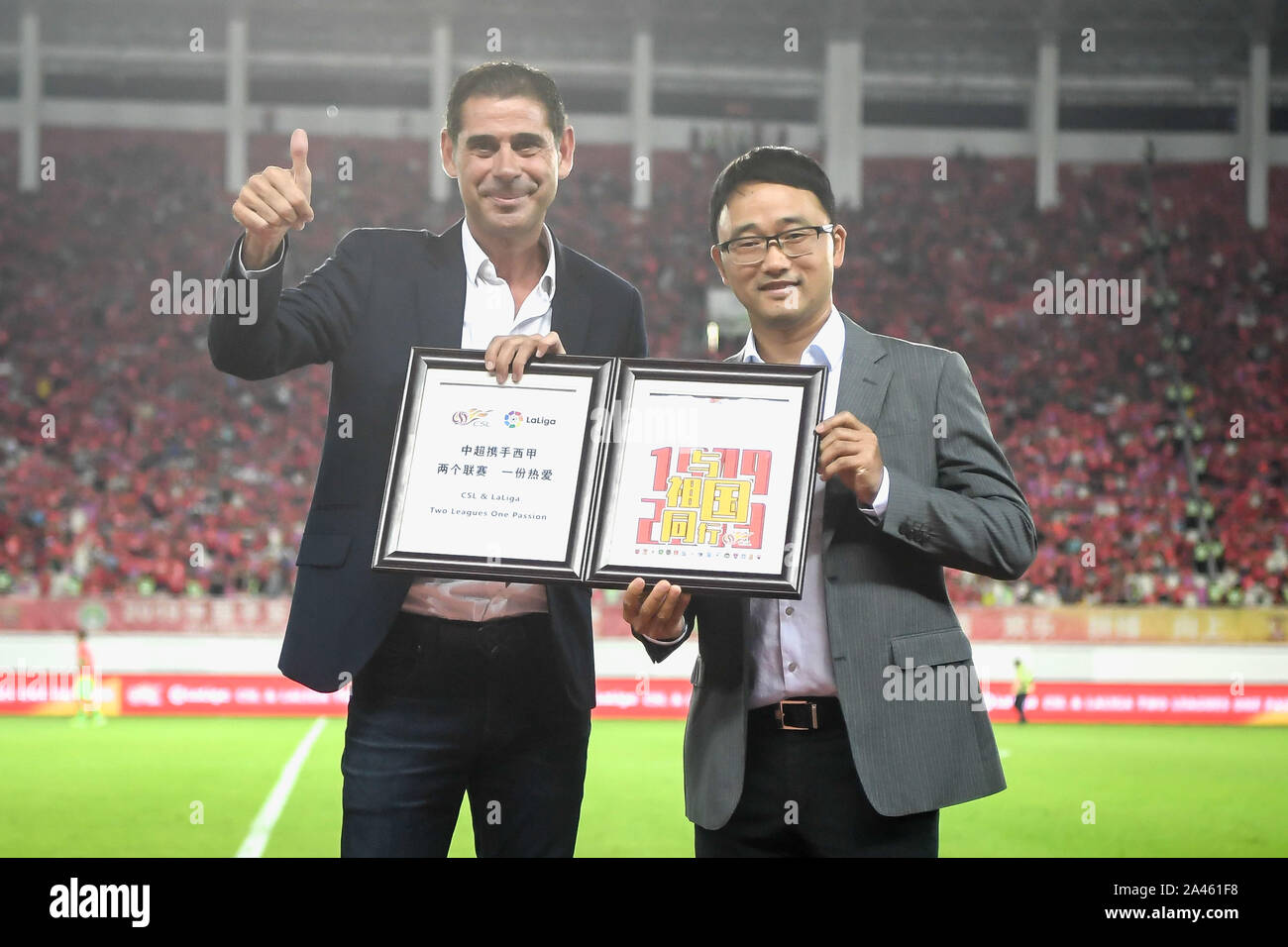 L'Espagnol Fernando Hierro, footballeur à la retraite, de gauche apparaît comme un ambassadeur de la campeonato Nacional de Liga de Primera División, communément connu sous le nom de L Banque D'Images