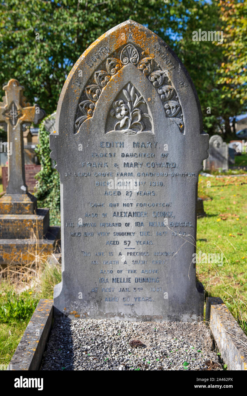 La Tombe d'Alexander George et de l'Ida Nellie Dunning,Edith Mary et Sidney Charles Coward à Holy Trinity Church, Bradford-on-Avon Banque D'Images
