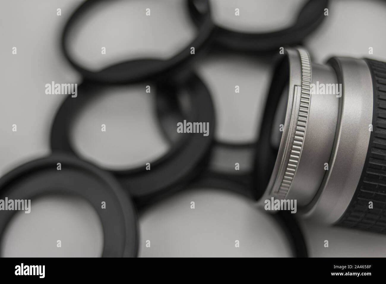 Adaptateurs et bagues d'objectif de l'appareil photo reflex qui fait partie de l'équipement professionnel de photographie Banque D'Images