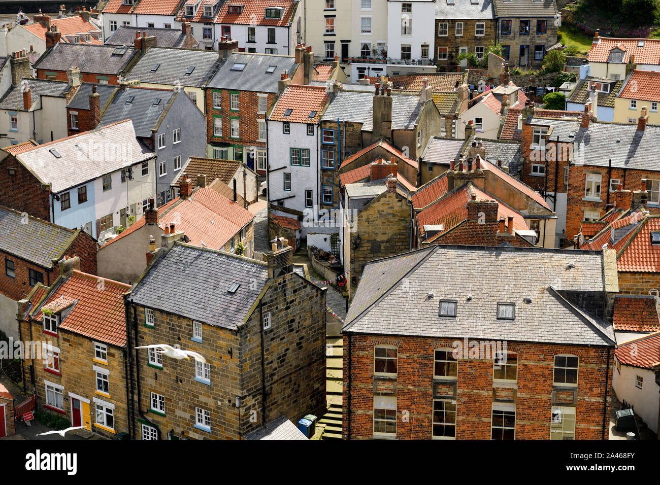 Toits de densité 3 et 4 maisons de Staithes histoire village balnéaire sur la mer du Nord North York Moors National Park en Angleterre Banque D'Images
