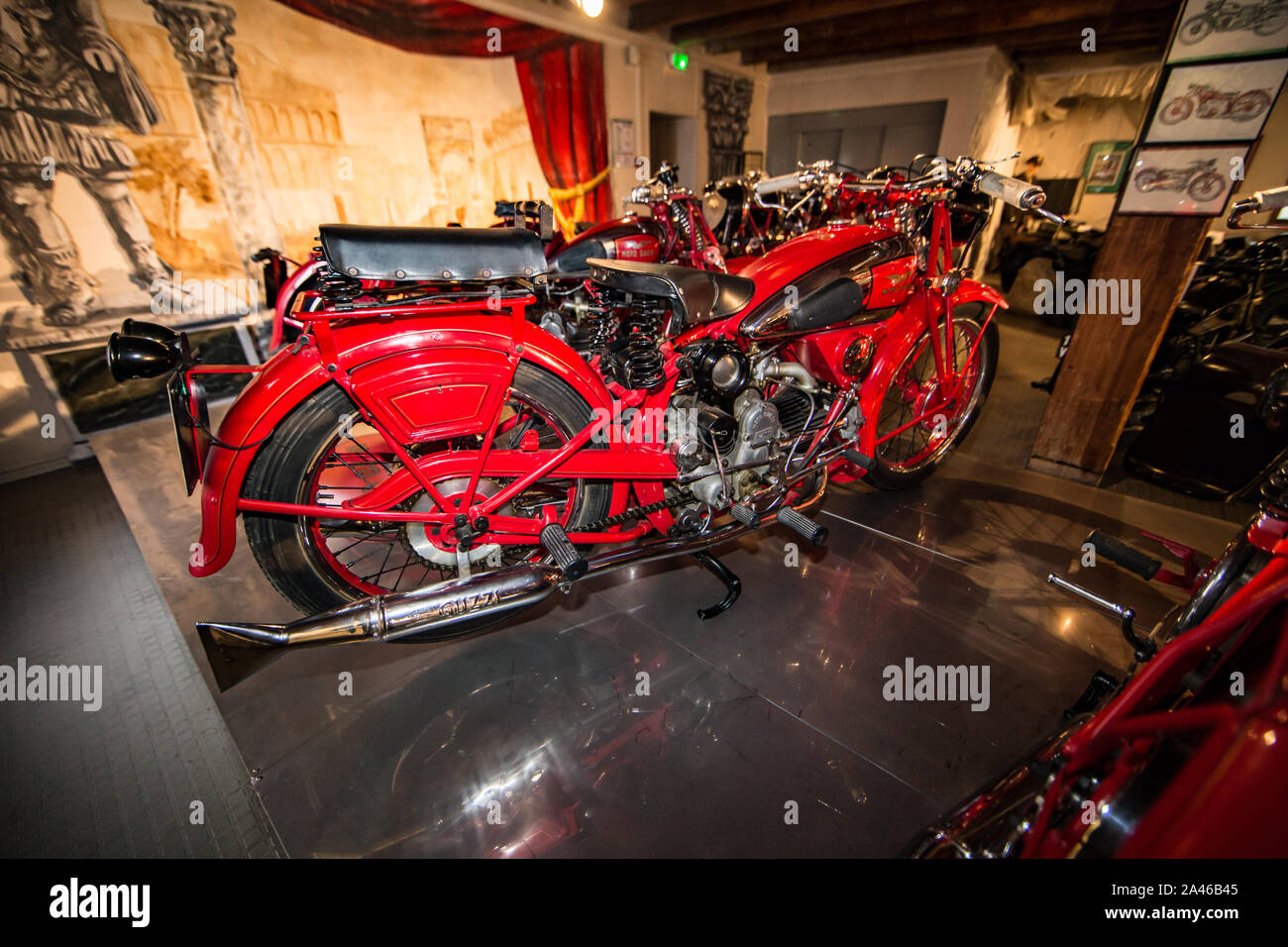 Musée moto guzzi Banque de photographies et d'images à haute résolution -  Alamy