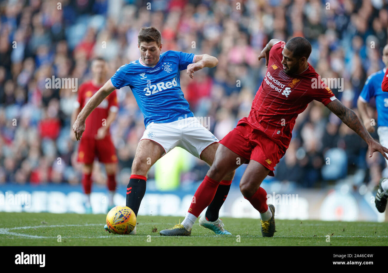 La légende de Liverpool Steven Gerrard Manager des Rangers en action pendant la match des légendes à Ibrox Stadium, Glasgow. Banque D'Images