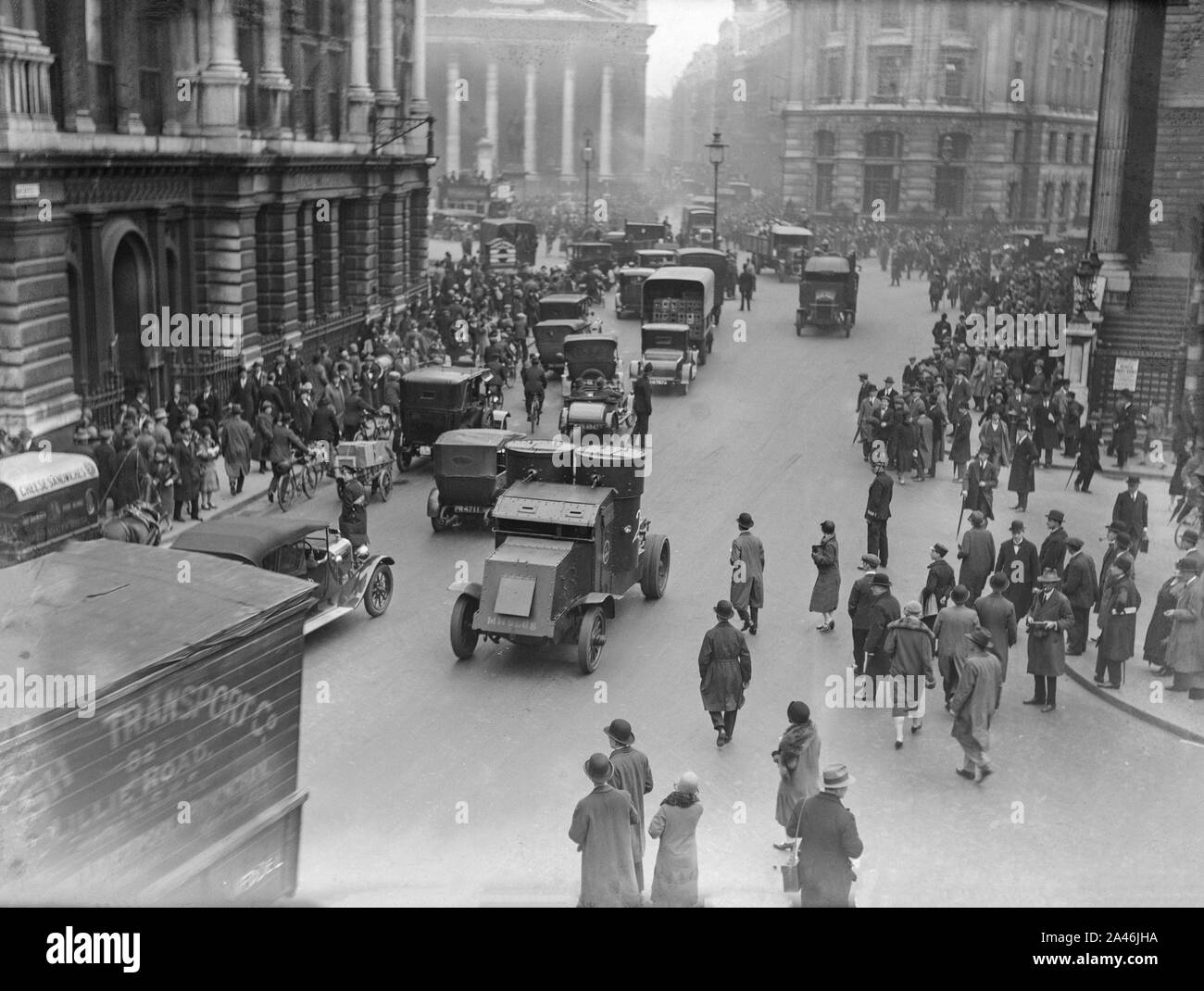 12 mai 1926. Londres, Angleterre. Des troupes dans des véhicules blindés dans les rues de Londres dans une tentative de garder le contrôle et maintenir les services de base, au cours de la grève générale au Royaume-Uni, qui a duré du 3 au 12 mai 1926. Banque D'Images