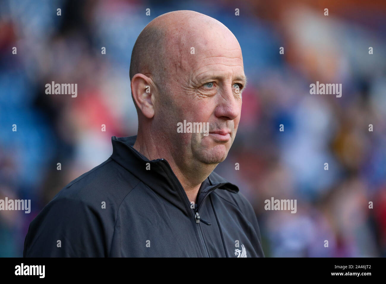 12 octobre 2019, Stade Ibrox, Glasgow, Royaume-Uni. Football Ibrox Stadium, domicile des Glasgow Rangers Football club a accueilli un match entre les Rangers Legends (retraité et ex-joueurs) contre Liverpool Legends (retraité et ex-joueurs) avec Alex McLEISH (ex-Ecosse manager) comme la mangeoire de Rangers et IAN RUSH MBE (ex-Liverpool) avant que le manager de Liverpool. STEVEN GERRARD, qui a joué pour Liverpool et est l'actuel manager des Rangers va jouer pour les deux équipes à un moment durant le match. Credit : Findlay / Alamy News Banque D'Images