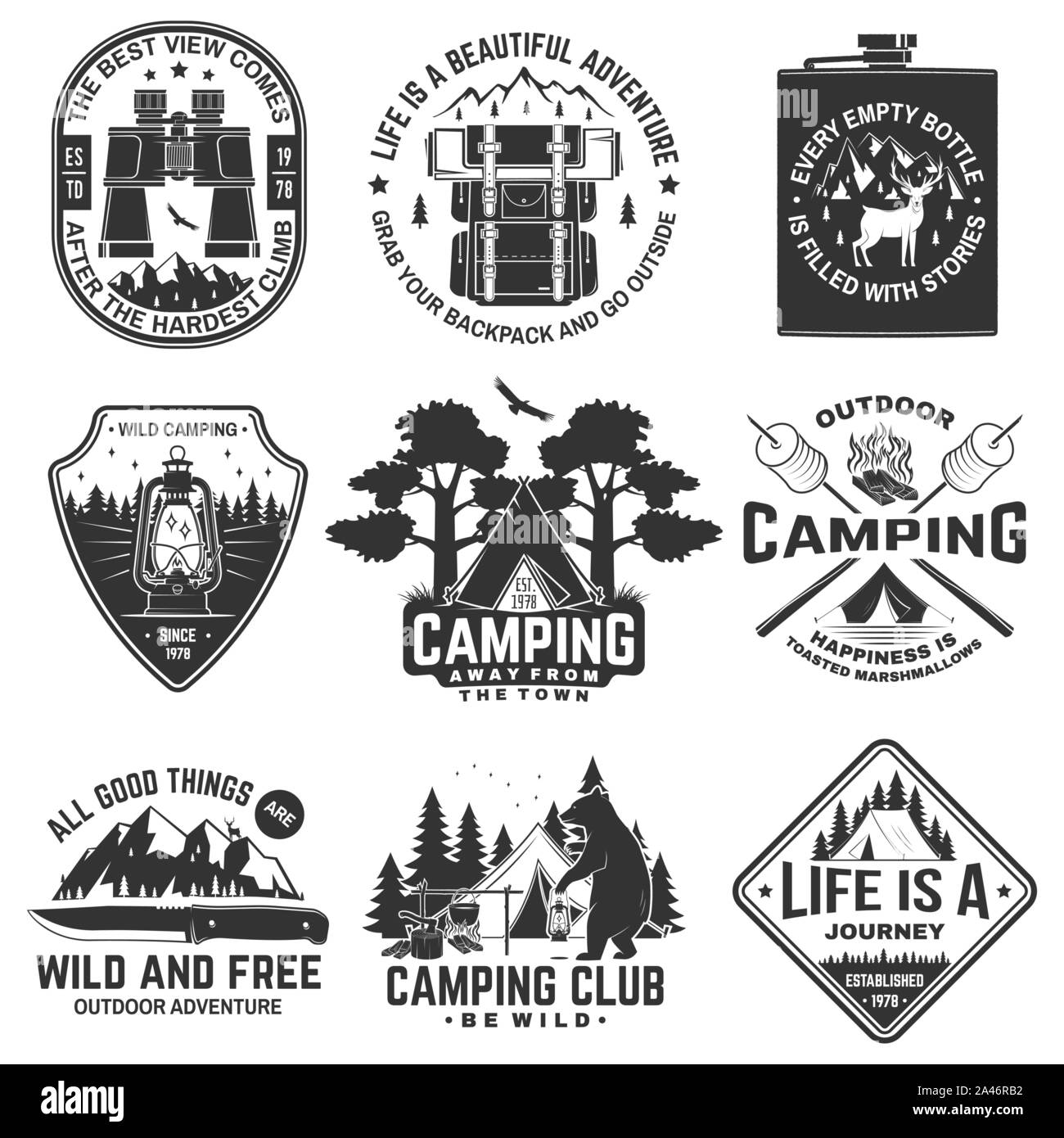 Ensemble de citations de l'aventure de plein air symbole. Vecteur. Concept pour chemise ou d'un logo, d'impression, de timbres ou de pièce en t. Vintage design avec sac à dos, jumelles, montagnes, l'ours, le cerf, tente, lanterne et la silhouette de la forêt Illustration de Vecteur