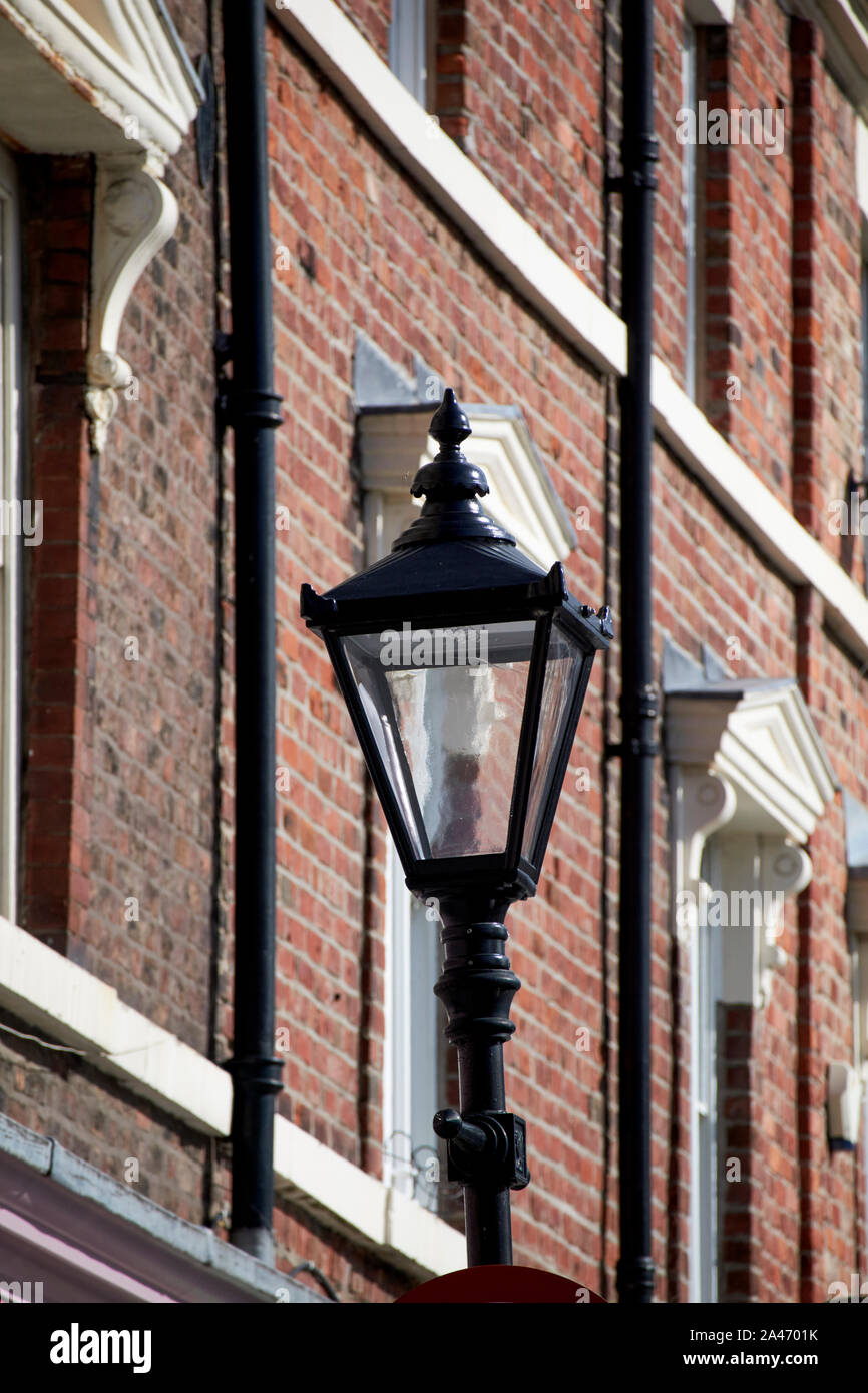 L'ancien gaz lampe de rue et maisons georgiennes et architecture faulkner géorgien de la rue Liverpool Angleterre UK Banque D'Images