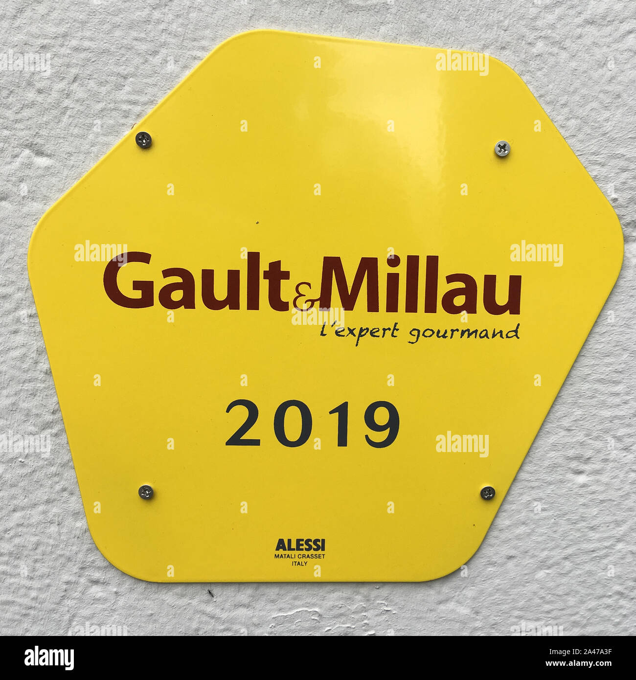 Gault & Millau plaque sur une façade de restaurant, Lyon, France Banque D'Images