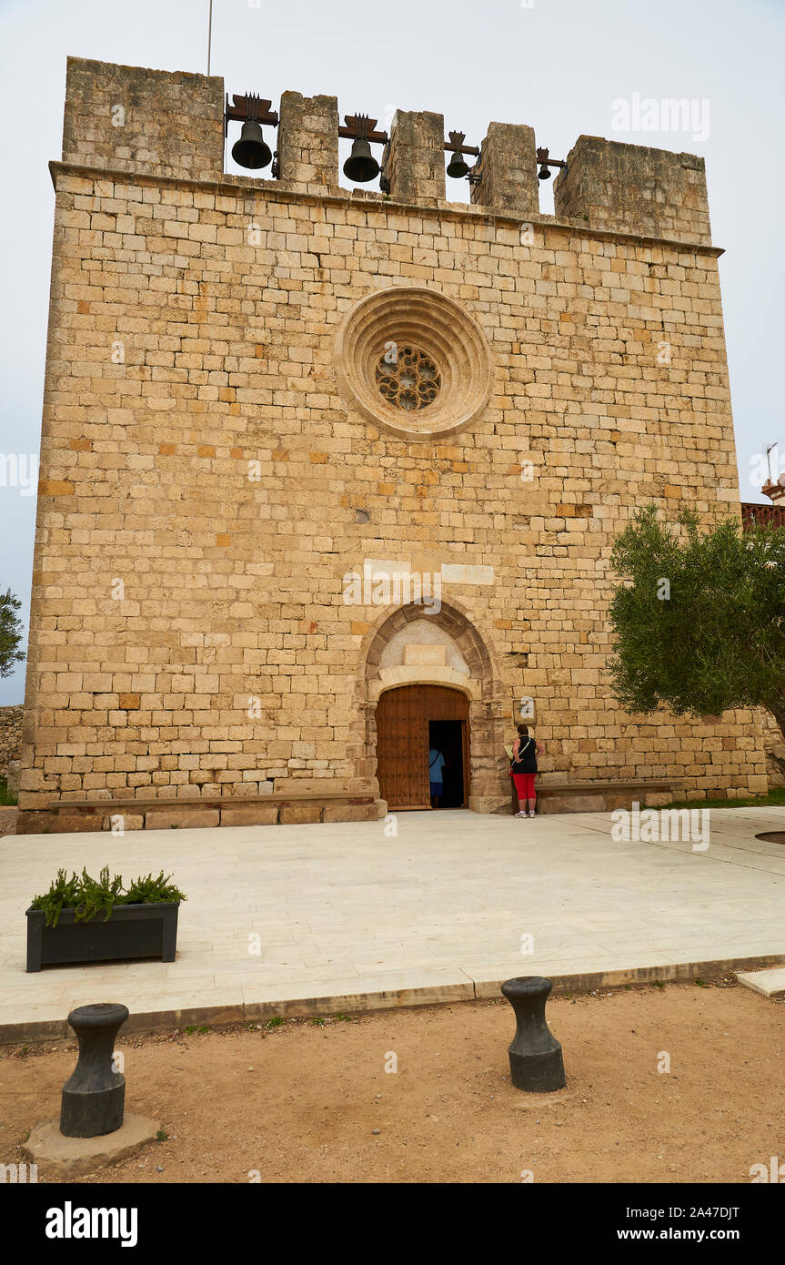 Façade de Sant Martí d'Empuries, une église catholique romaine du XVI siècle temple (San Martin de Ampurias, La Escala, Alt Empordà, Gérone, Catalogne, Espagne) Banque D'Images