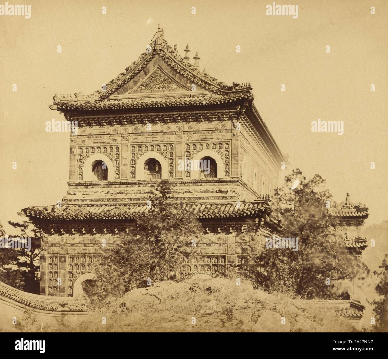 Felice Beato (britannique, né en Italie - (Le Grand Palais de porcelaine impériale (Yuan Ming Yuan), Pékin, octobre 1860) Banque D'Images