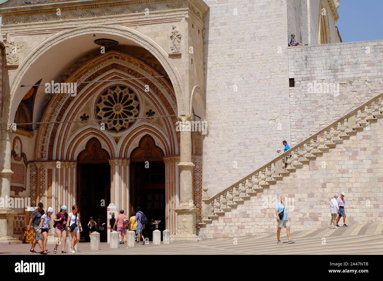 Assisi, Italie - 12 août, 2019 : Basilique de San Francesco, visité par les pèlerins et les touristes de partout dans le monde, conserve les vestiges de l'Isc Banque D'Images