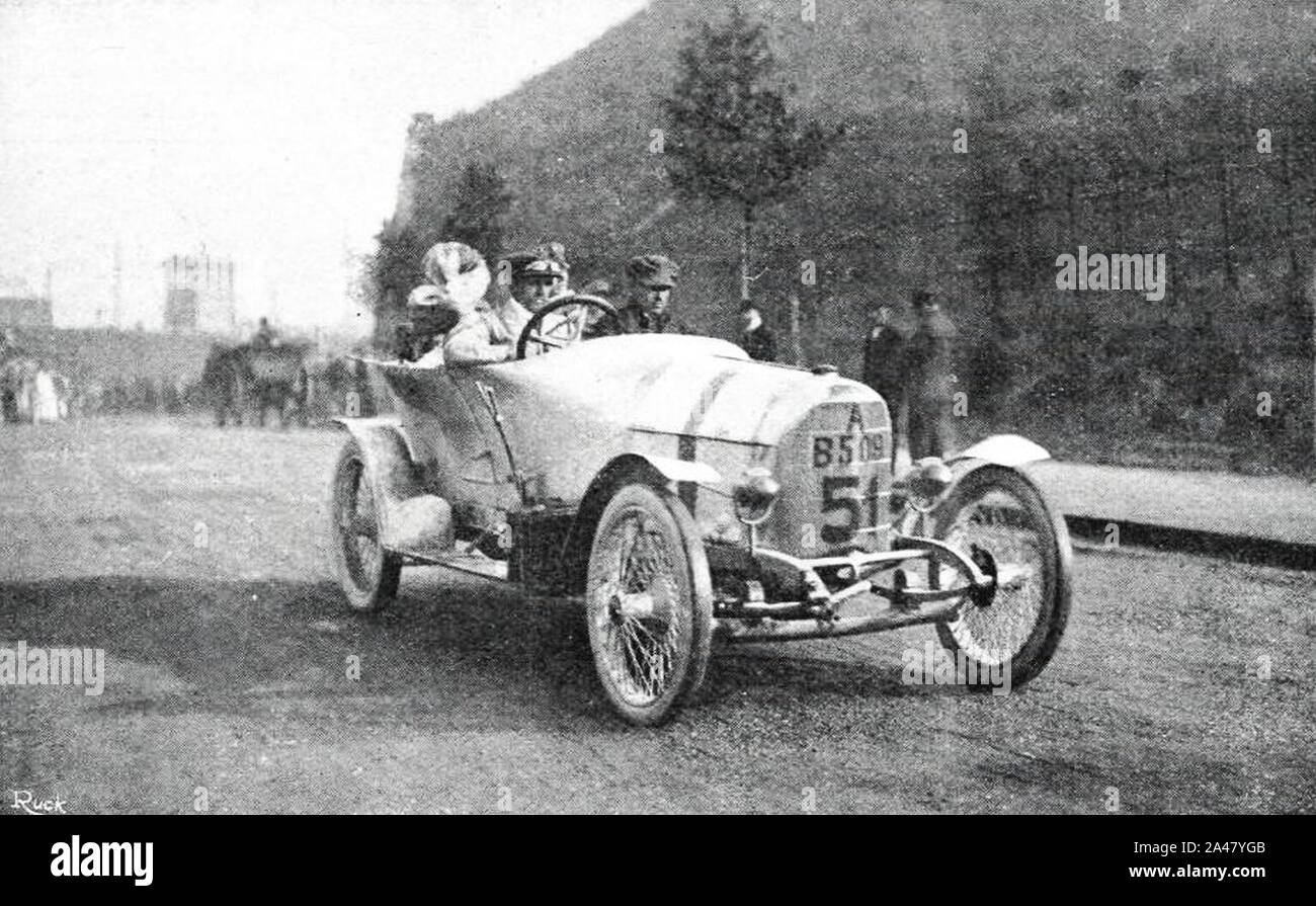 Ferdinand Porsche, vainqueur de la Prinz-Heinrich-Fahrt in June 1910. Banque D'Images