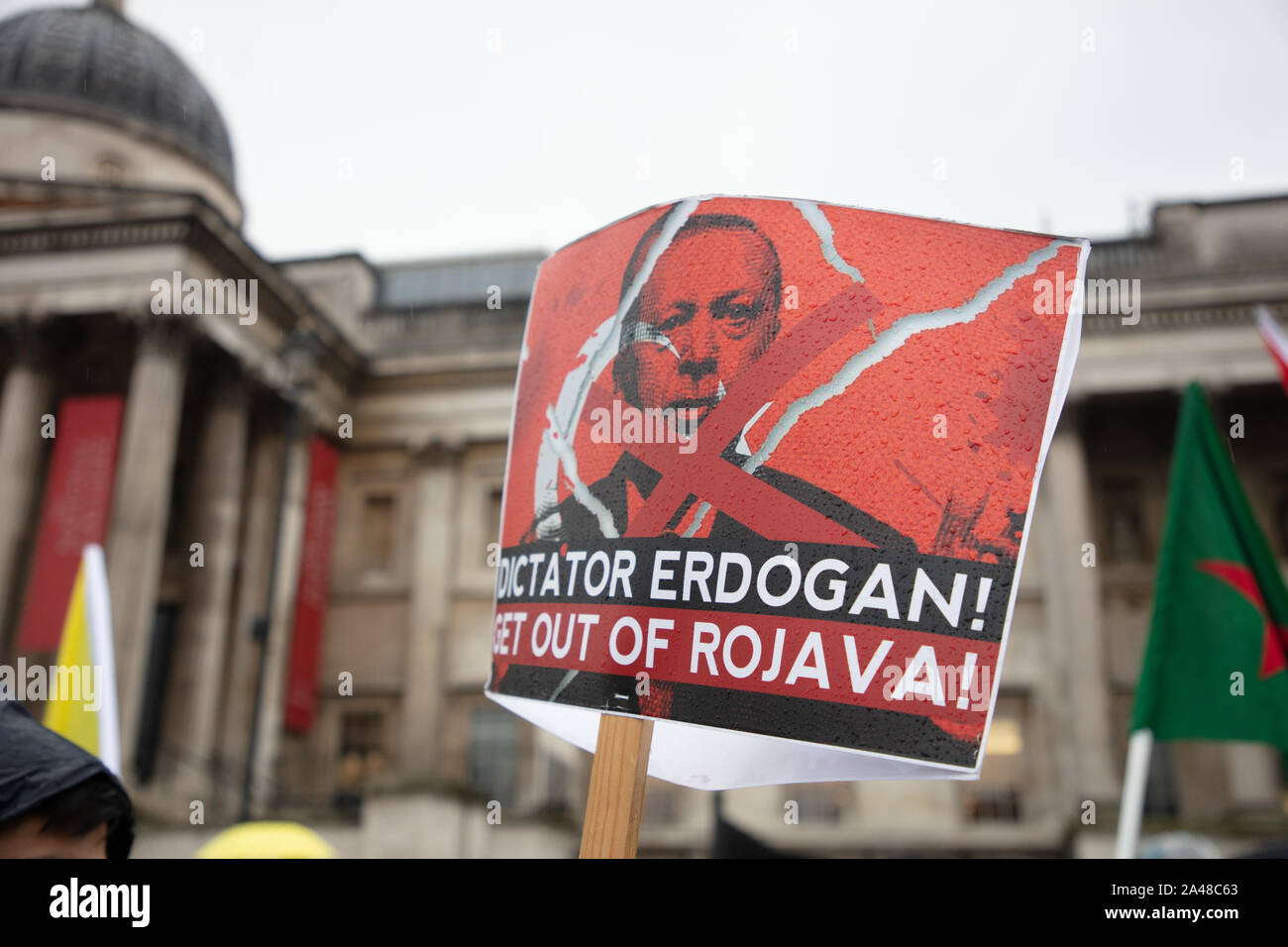 Londres, Royaume-Uni. 12 octobre 2019. Kurdes vu protester sur Trafalgar Square, Londres, contre les avances en Syrie par les forces turques. Crédit : Joe Keurig / Alamy News Banque D'Images