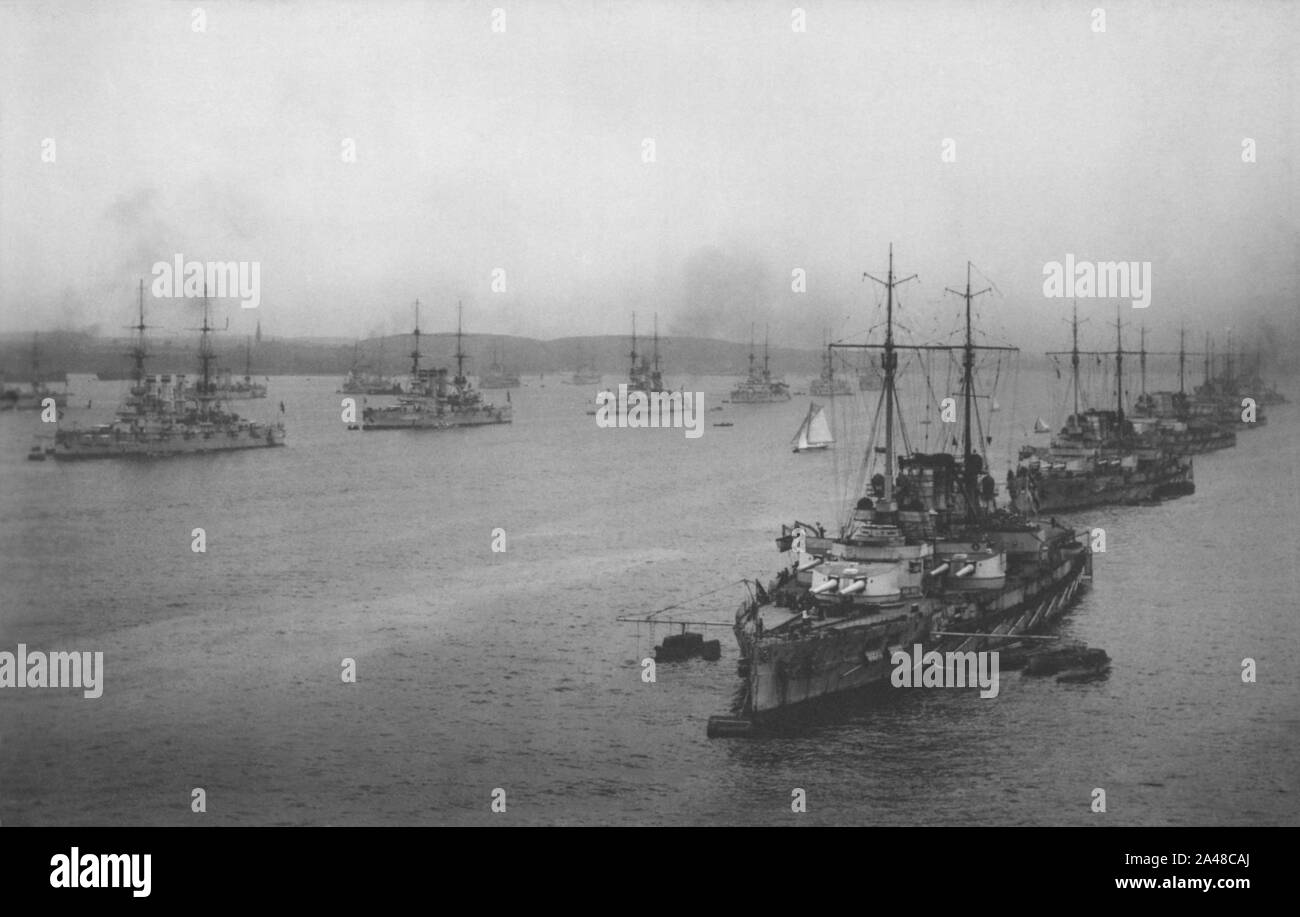 Première et deuxième battleship escadrons et petit cruiser de la Banque D'Images