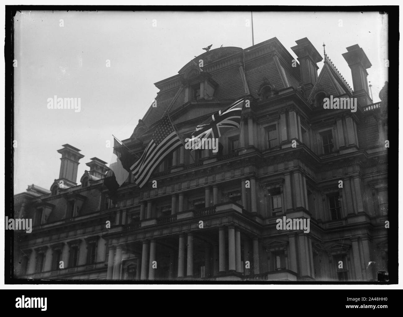 Des drapeaux. Cuisine américaine, britannique et française LES DRAPEAUX SUR DÉPARTEMENT D'ÉTAT. Visite DE LA COMMISSION ALLIÉE Banque D'Images