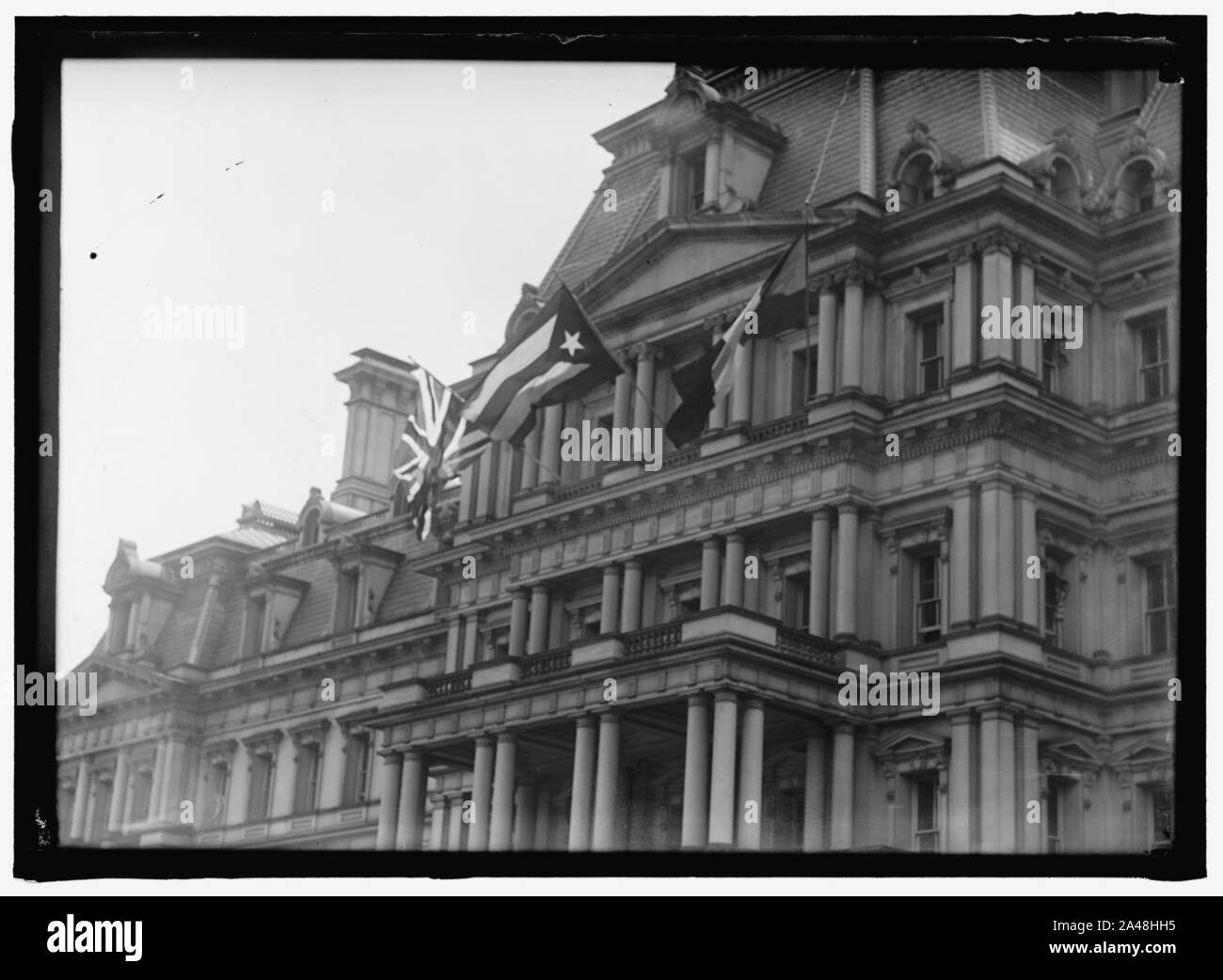 Des drapeaux. Cuisine américaine, britannique et française LES DRAPEAUX SUR DÉPARTEMENT D'ÉTAT. Visite DE LA COMMISSION ALLIÉE Banque D'Images