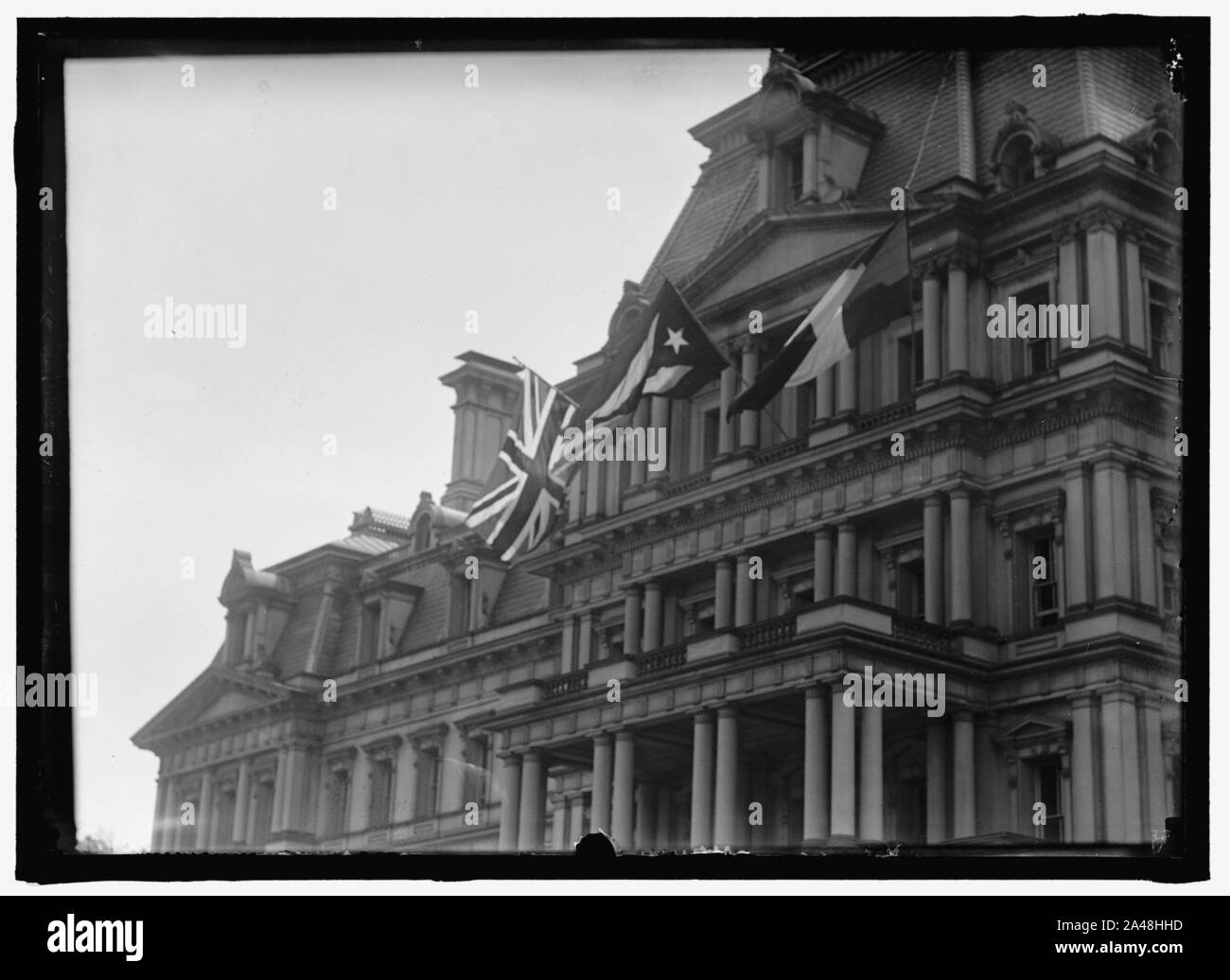 Des drapeaux. Cuisine américaine, britannique et française LES DRAPEAUX SUR DÉPARTEMENT D'ÉTAT. Visite DE LA COMMISSION ALLIÉE Banque D'Images