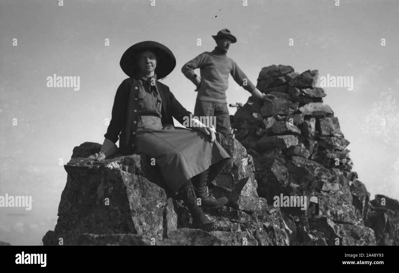 FE Matthes et Edith Matthes sur Pinnacle Peak Mt Rainier Août 1911 WASTATE (2317). Banque D'Images