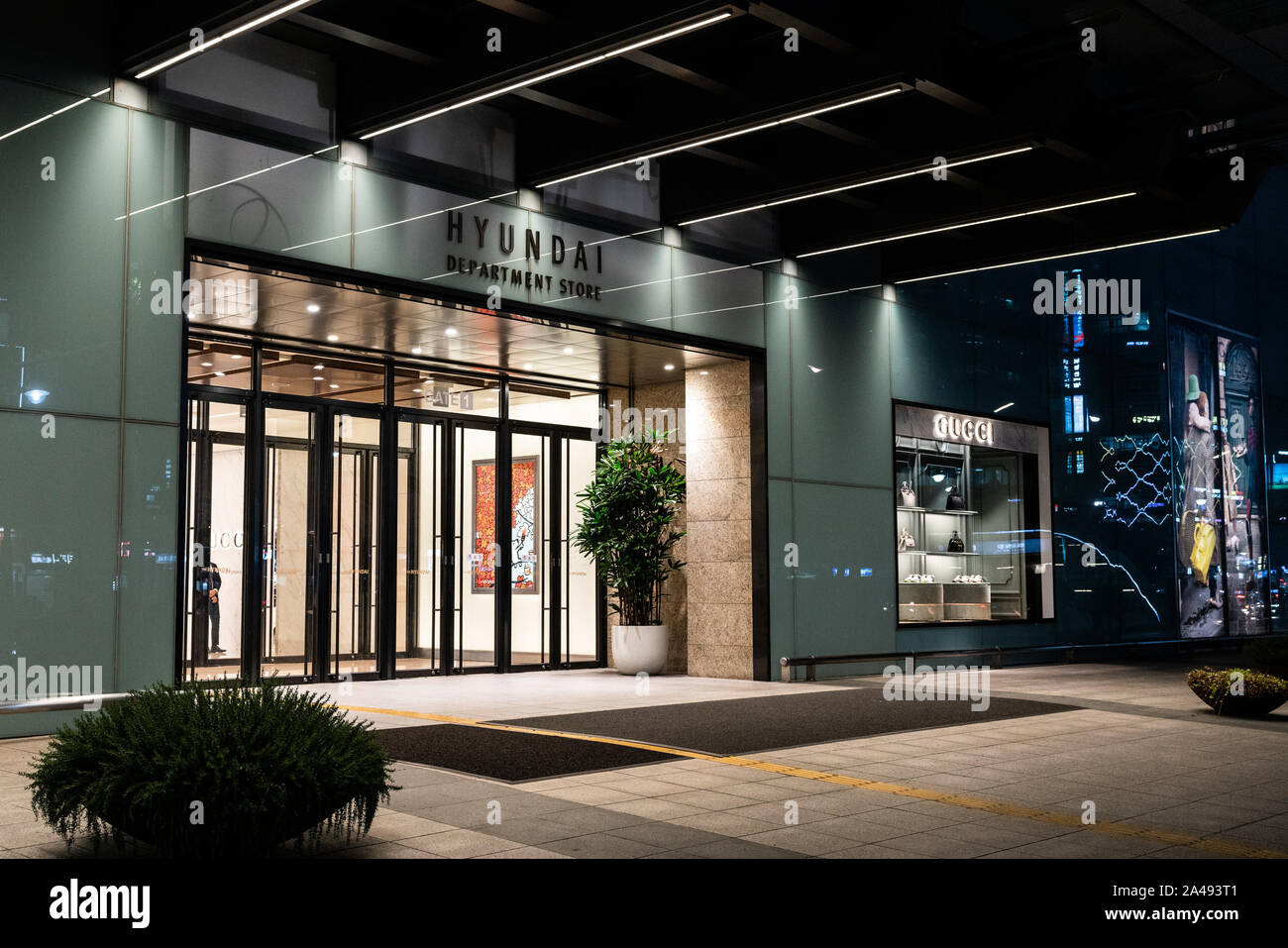 Daegu Corée , 30 septembre 2019 : Hyundai department store l'entrée de la nuit, à Daegu en Corée du Sud Banque D'Images