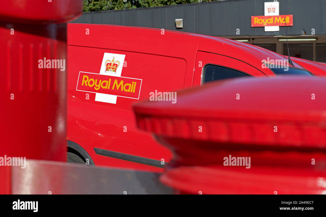 Royal Mail van et pot-boîtes, England UK Banque D'Images