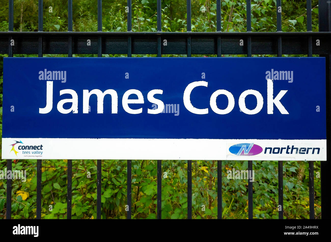 Signe pour James Cook station sur l'Esk Valley Railway où il passe l'hôpital de l'Université James Cook au sud de Midlesbrough Banque D'Images