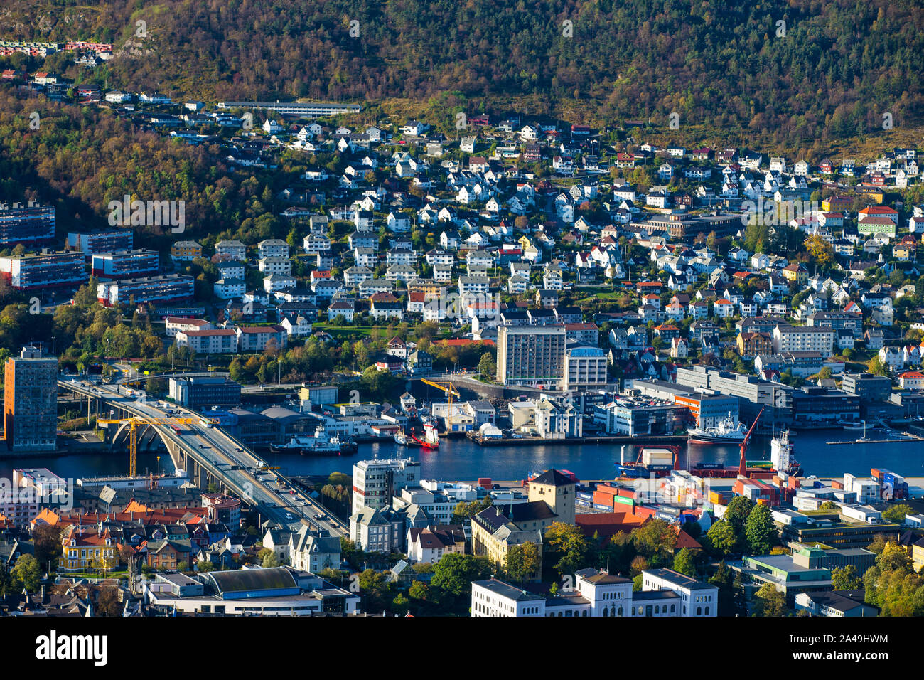 En regardant la vue magnifique de Bergen du haut du mont Floyen. Bergen, Norvège Banque D'Images