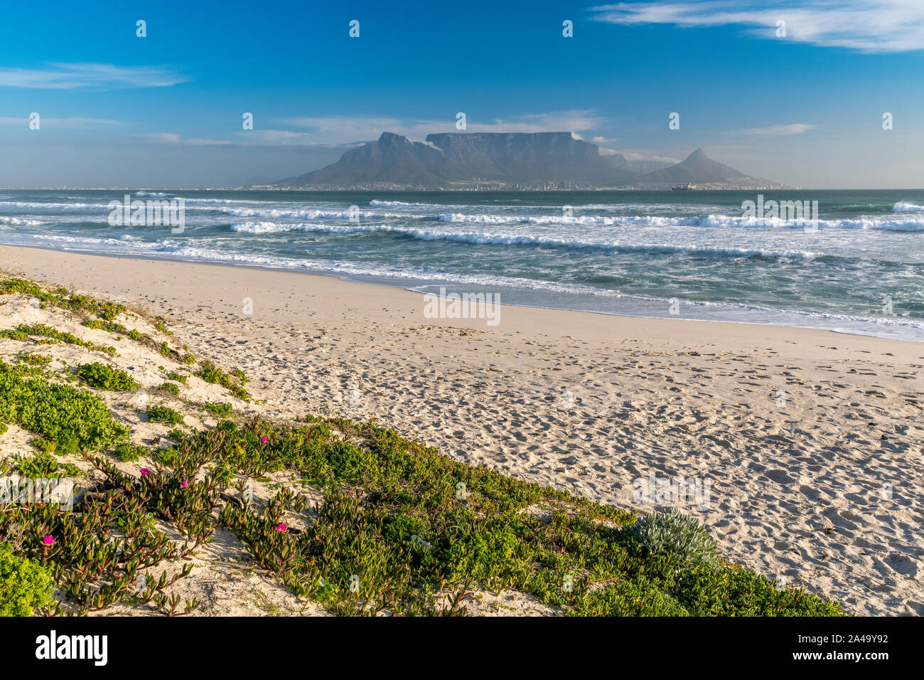 Bloubergstrand plage avec en arrière-plan la Montagne de la Table, Cape Town, Western Cape, Afrique du Sud Banque D'Images