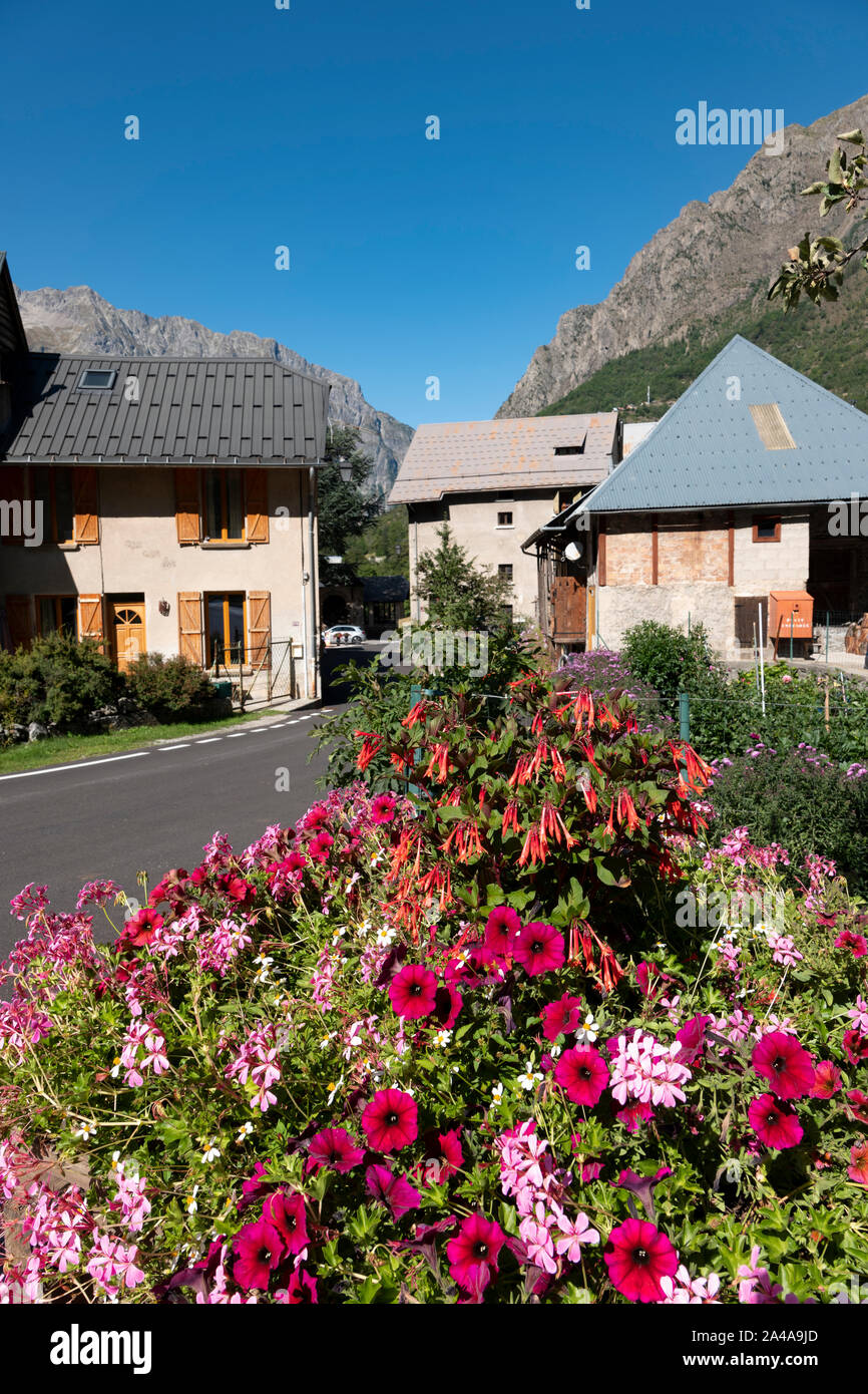 Le village de montagne de Venosc, Isère, Alpes Françaises. Banque D'Images