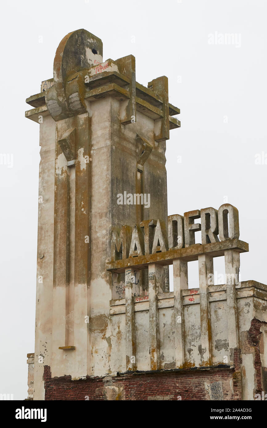 Détail de 'El Matadero' (abattoir), par l'architecte Francisco Salamone, encore debout dans les ruines Epecuen, province de Buenos Aires, Argentine. Banque D'Images
