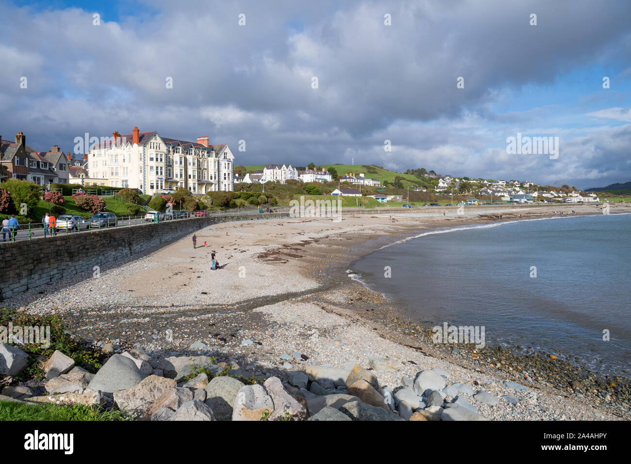 Vue de la plage, de Criccieth Criccieth, Nord du Pays de Galles, Royaume-Uni Banque D'Images