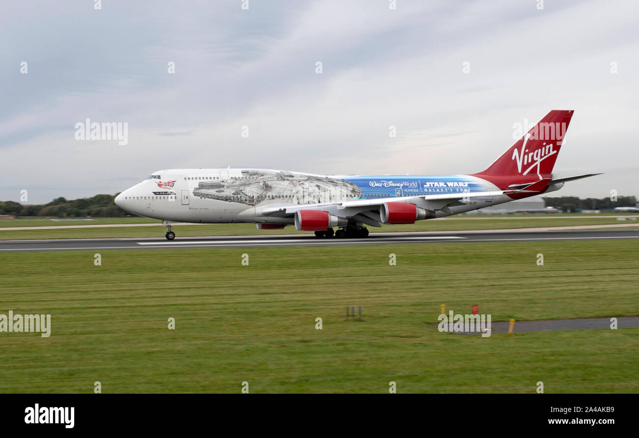 Virgin Atlantic, Boeing 747-400 'Falcon' et le thème de Star Wars livrée, G-VLIP à l'aéroport de Manchester Banque D'Images