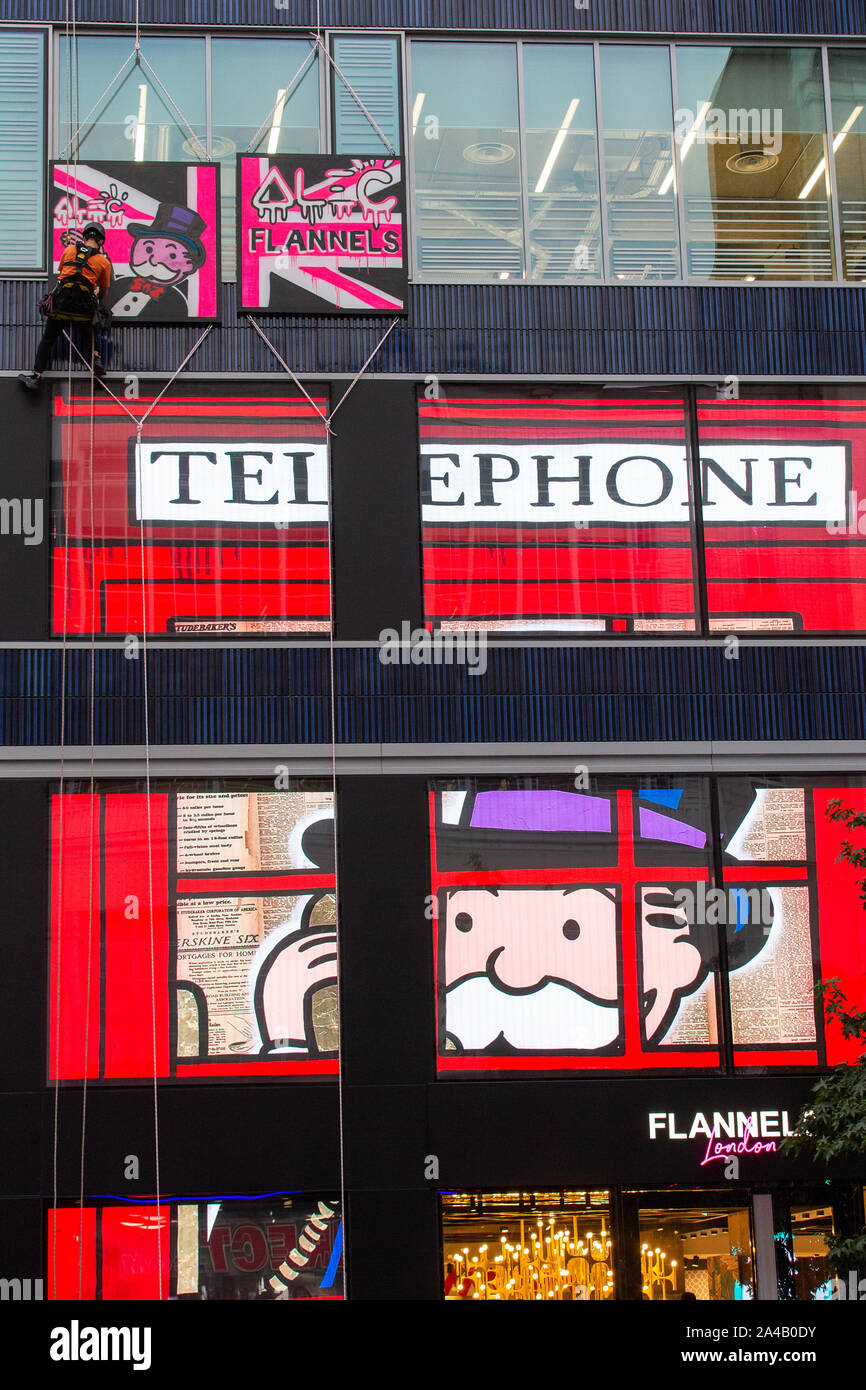 Artiste de rue, les rappels monopole Alec Flannels magasin sur Oxford Street pour le lancement de son ouverture et de célébrer la mode, l'art et de musique mettant en vedette : Alec, Alec Monopoly où Andon : London, Royaume-Uni Quand : 12 Sep 2019 Crédit : Mario Mitsis/WENN.com Banque D'Images