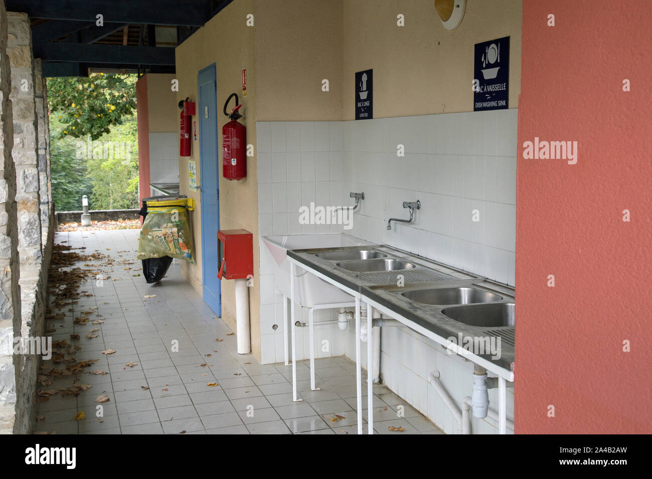 Navarrenx, Aquitaine, France, septembre 2019, les installations d'un site de camp bien géré Banque D'Images