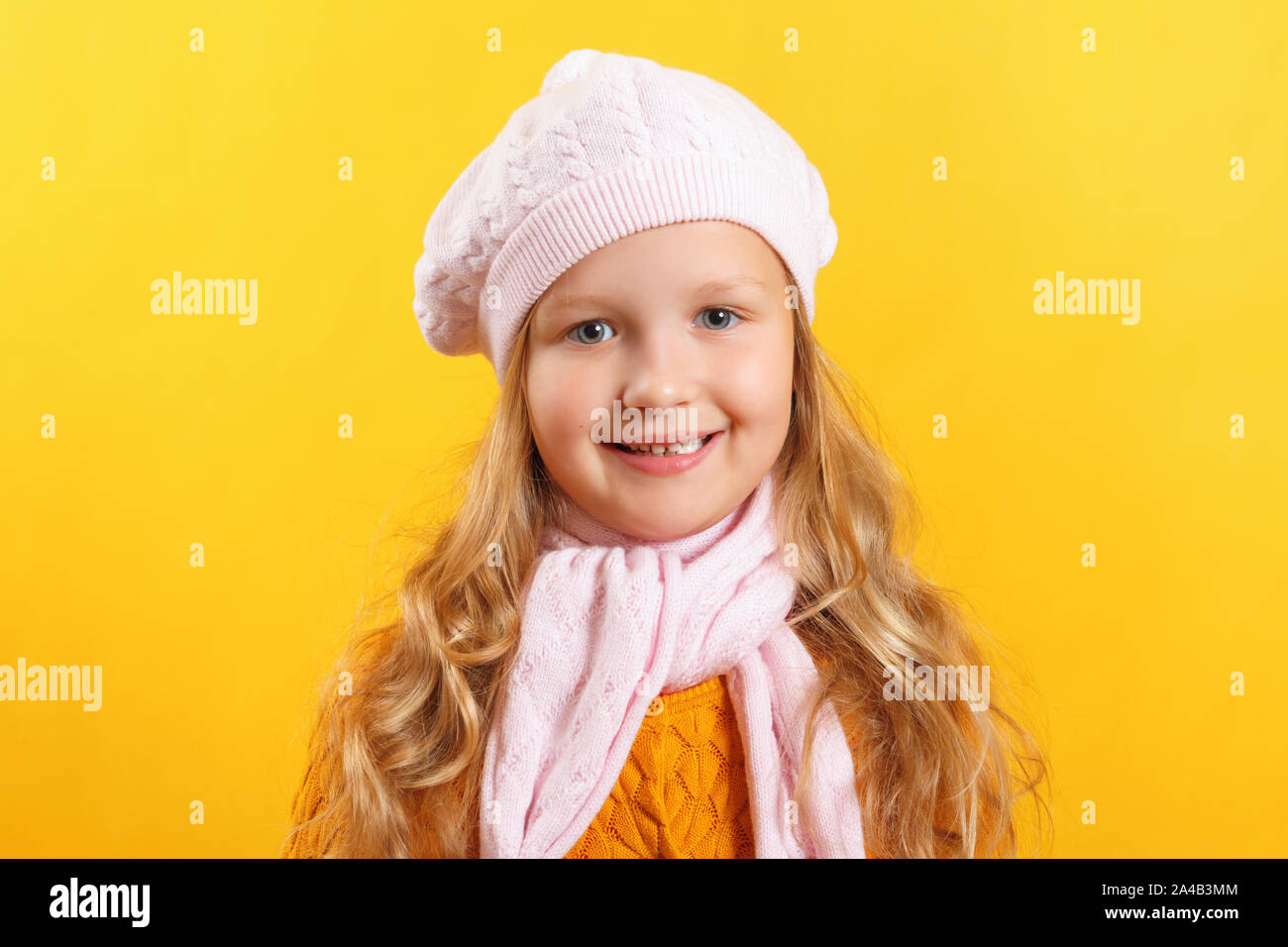 Beret child Banque de photographies et d'images à haute résolution - Alamy