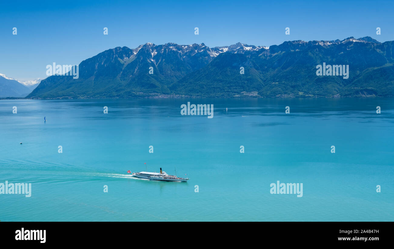Une roue à aubes vintage boat cruises de Montreux sur le Lac Léman Banque D'Images