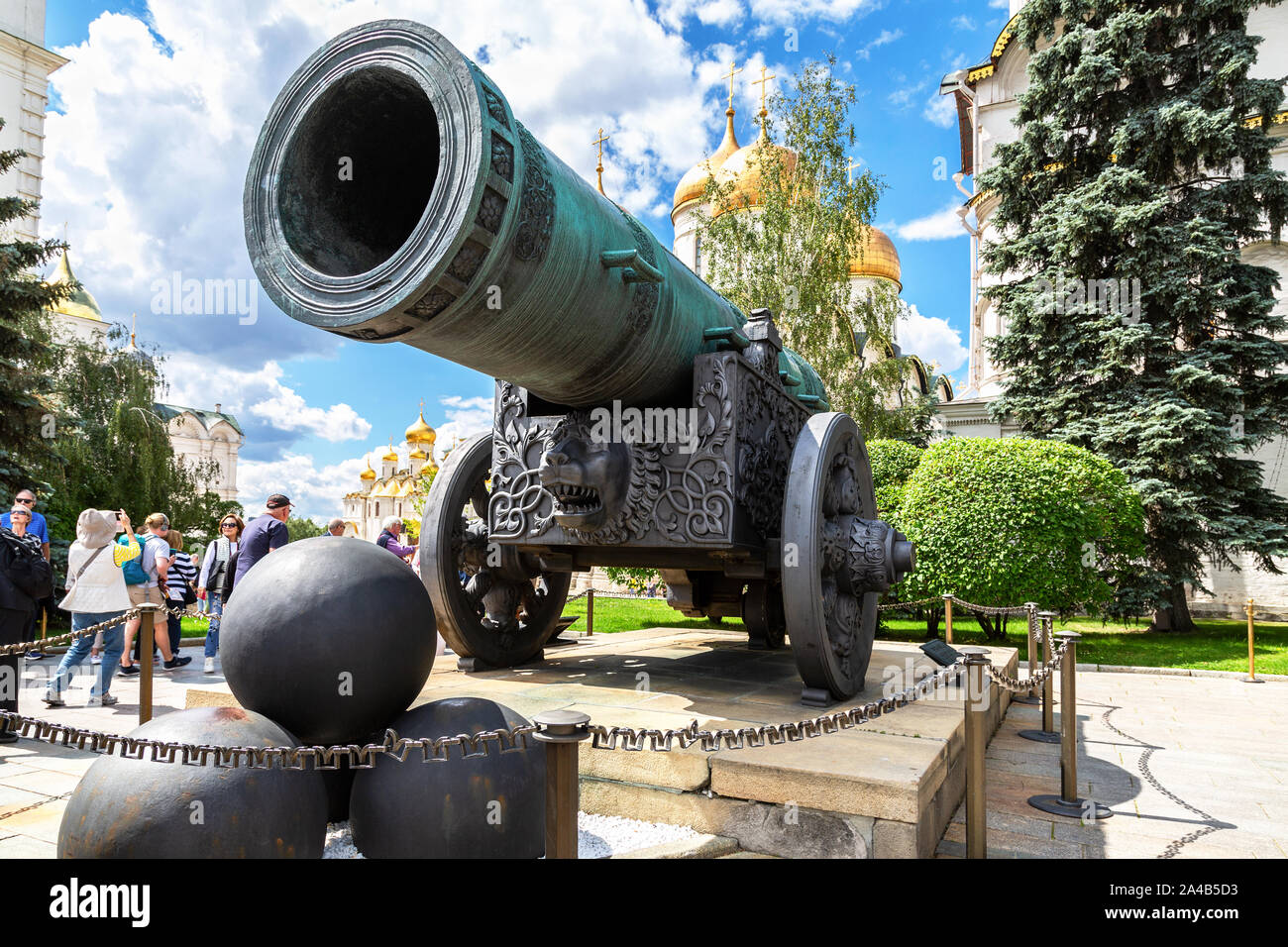 Moscou, Russie - le 9 juillet 2019 : Le Tsar Cannon (Tsar-pushka) dans le Kremlin de Moscou en été journée ensoleillée. En 1586, coulée en bronze Banque D'Images