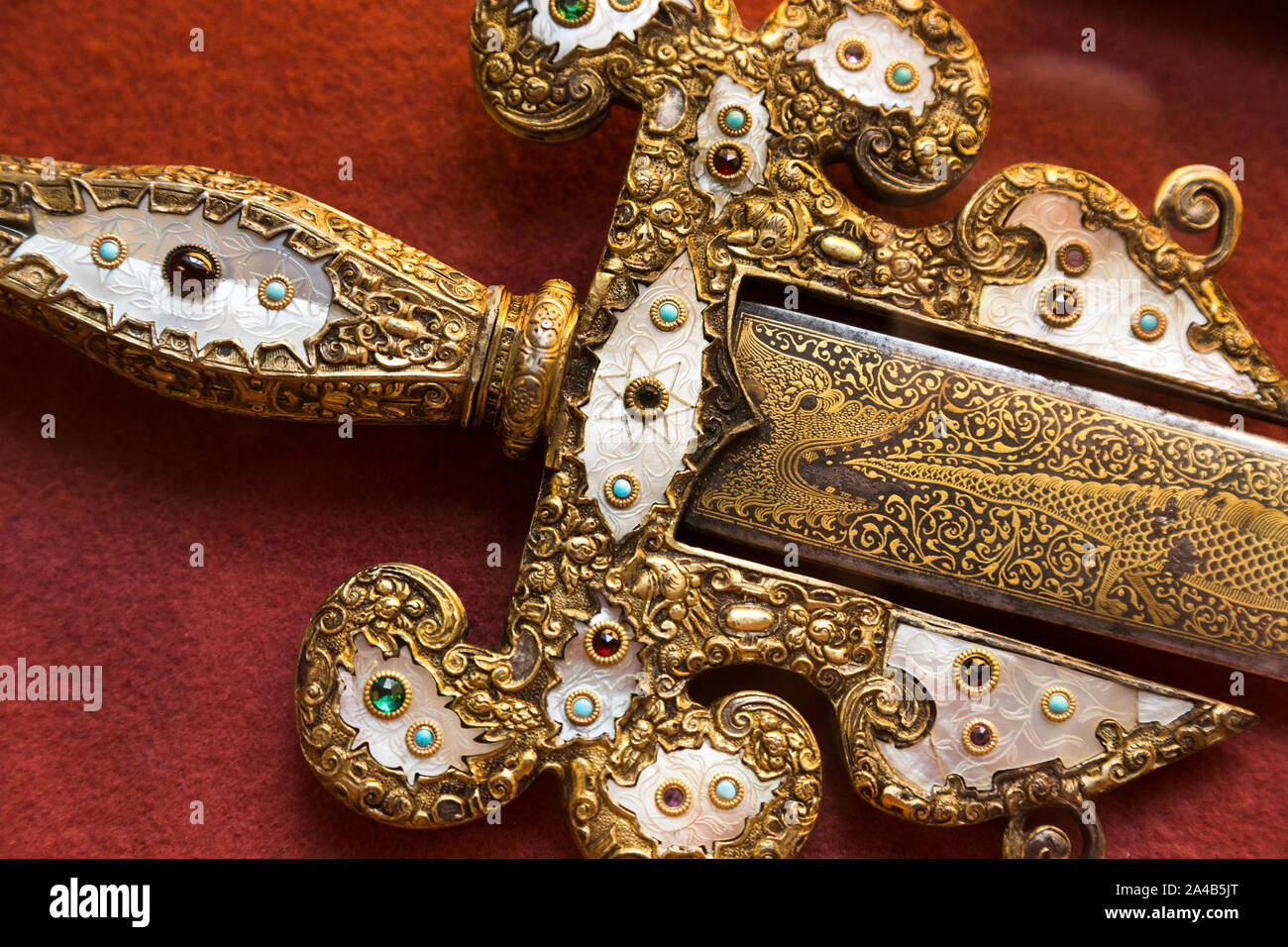 Close-up, épée médiévale avec des diamants hilt Banque D'Images