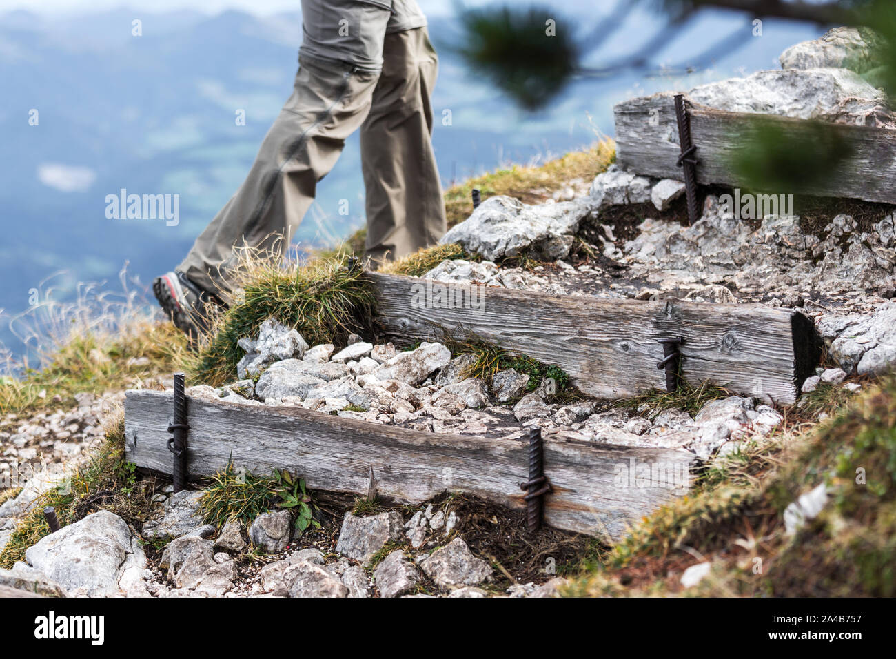 Itinéraire d'escalade facile dans les montagnes d'installation Banque D'Images