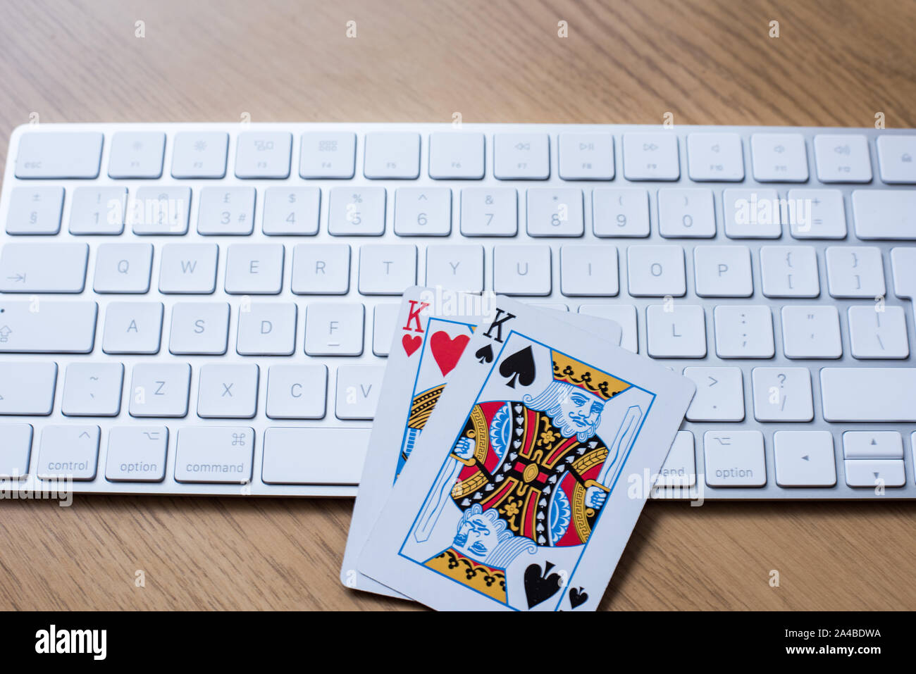 En ligne le jeu de poker et jouer avec le clavier sur un tableau avec les  cartes double king Photo Stock - Alamy