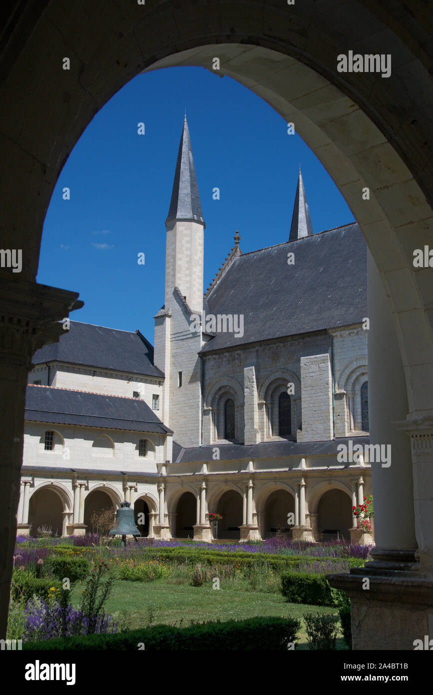 Cloître de l'abbaye de Fontevraud Indre et Loire France Banque D'Images