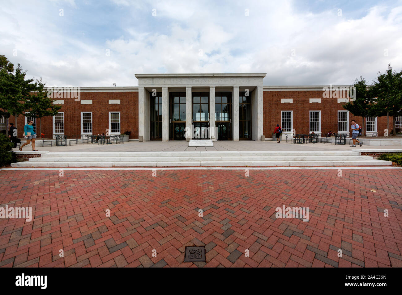 Le Milton S. Eisenhower Library, qui fait partie de l'Université Johns Hopkins, les bibliothèques Sheridan est la principale bibliothèque de recherche et la plus grande d'un réseau de bibliothèques à l'Université Johns Hopkins à Baltimore, Maryland Banque D'Images