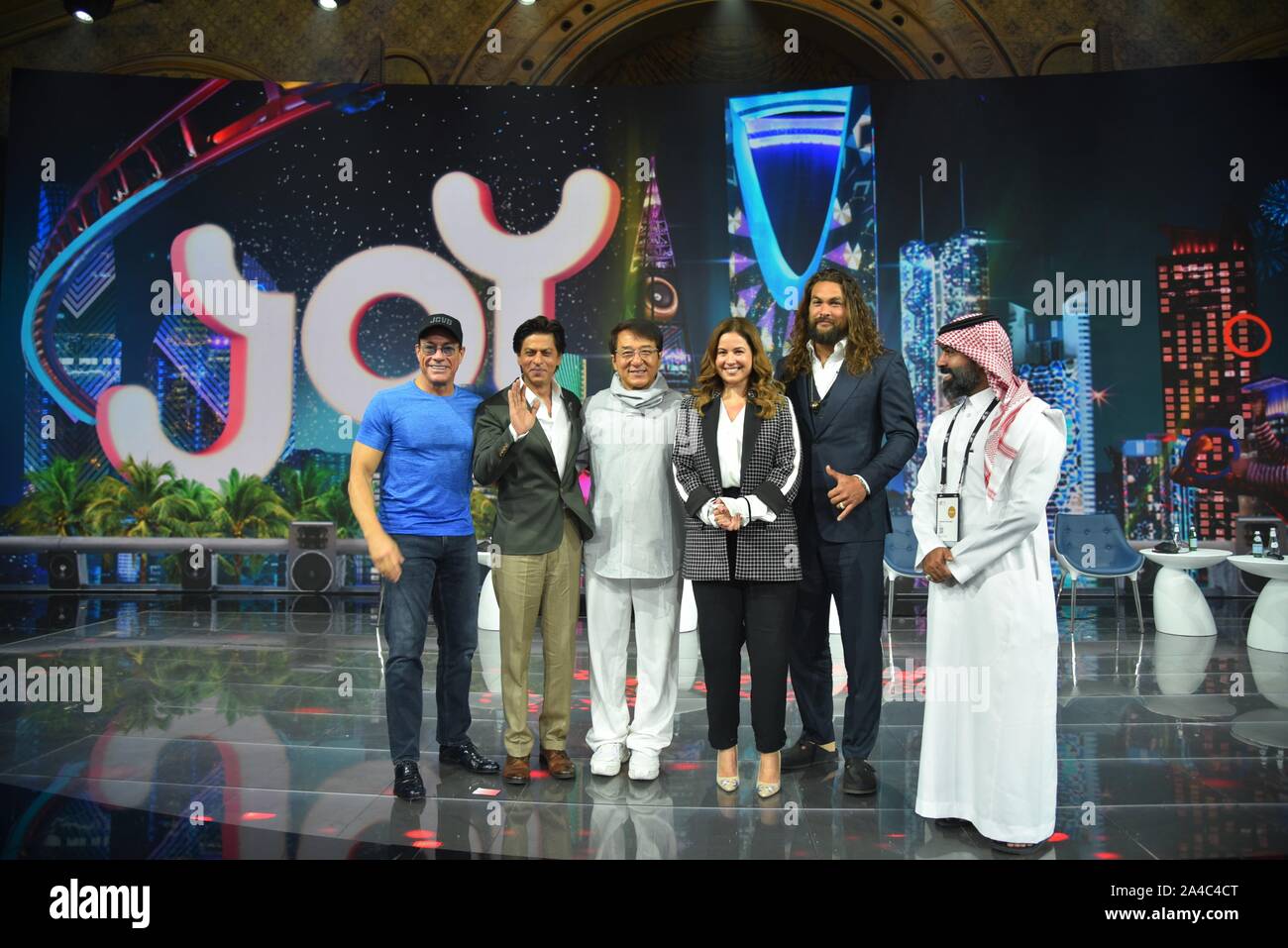 Riyadh, Arabie saoudite. 13 Oct, 2019. Acteurs Jean-Claude Van Damme (1re L), Shah Rukh Khan (2L), Jackie Chan (3L) et Jason Momoa (2e R) assister à la joie de l'industrie du divertissement dans le Forum Riyadh, Arabie saoudite), le 13 octobre 2019. Le forum de deux jours inspiré par l'Arabie Vision 2030 et organisé par l'autorité de divertissement (GEA) a débuté le dimanche à Riyad. Il a réuni des dirigeants de divertissement du monde entier pour discuter de possibilités de divertissement et d'établir des relations avec l'Arabie du gouvernement et des entreprises. Credit : Tu Yifan/Xinhua/Alamy Live News Banque D'Images