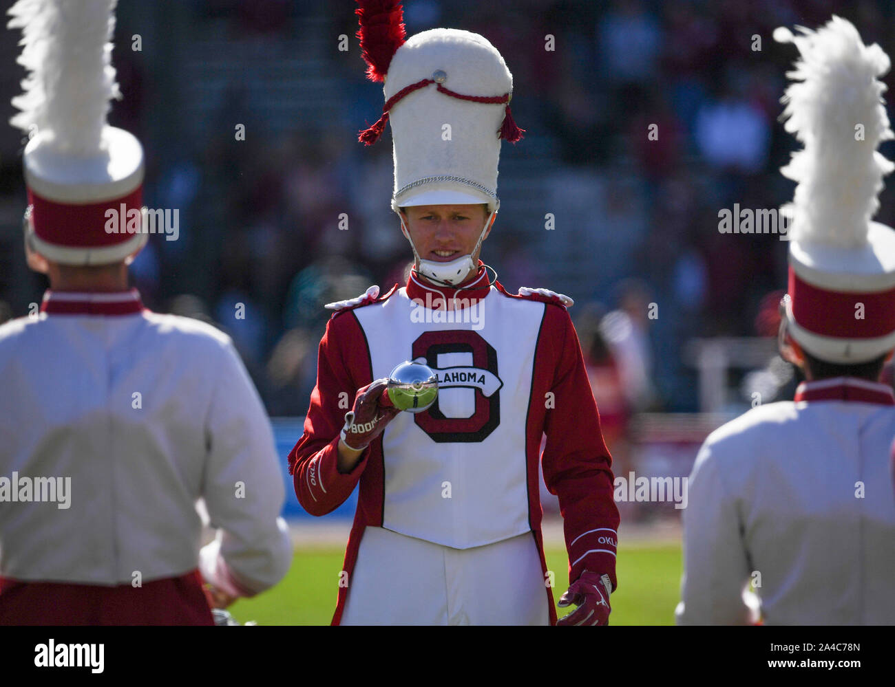 Oct 12, 2019 : New York tambour-major Feuille Paxton avant la rivière Rouge jeu NCAA rivalité entre l'Université de l'Oklahoma Sooners et l'Université de Texas longhorns au Cotton Bowl Stadium à Fair Park à Dallas, TX Texas défait 34-27 Albert Pena/CSM Banque D'Images