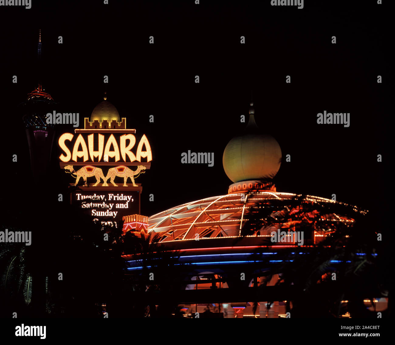 Le Sahara Hotel and Casino a remplacé l'ancienne Bingo Club à Las Vegas sur un endroit de sorte qu'il n'y a que les avions vides Banque D'Images